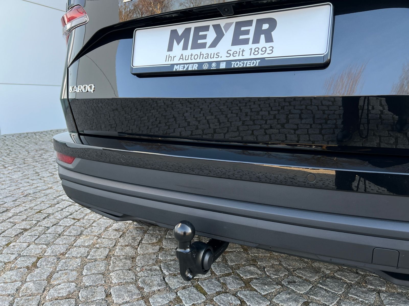 Fahrzeugabbildung SKODA Karoq Tour 1.5 TSI DSG *AHK, 17" LM-Felge, Navi,