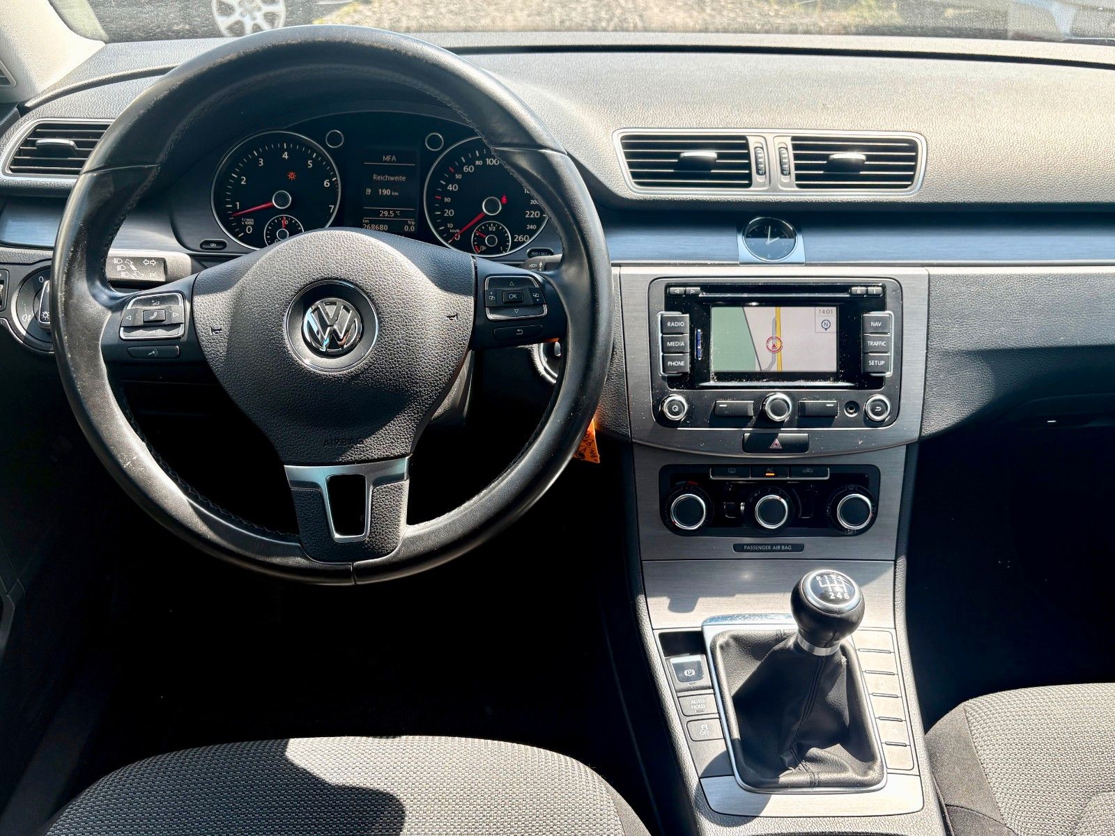 Fahrzeugabbildung Volkswagen Passat Variant 1.4 TSI Comfortline Navi PDC 2.HD