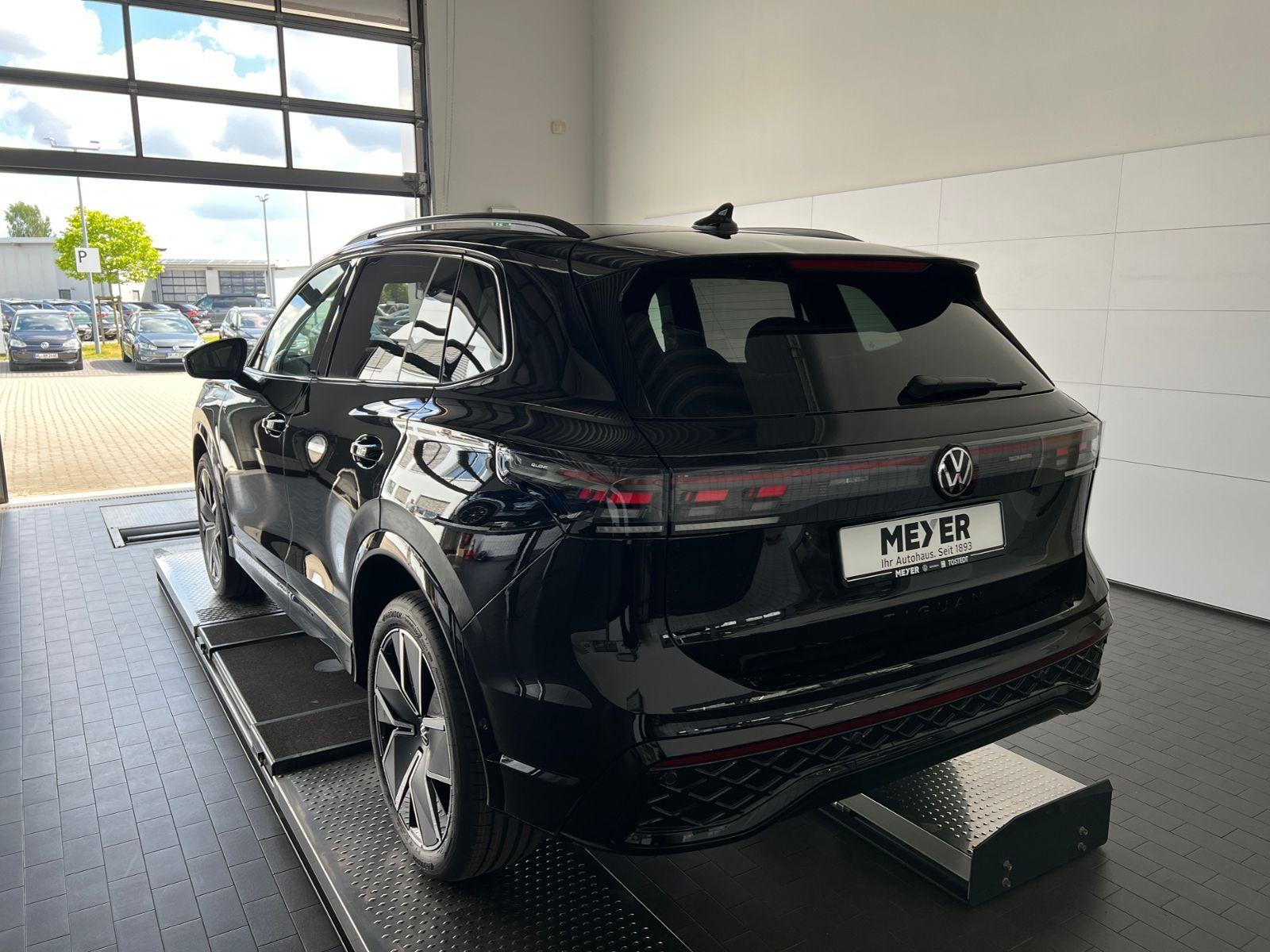 Fahrzeugabbildung Volkswagen Tiguan R-Line 2.0 TDI DSG 4MOTION *AHK, Navi, Pa