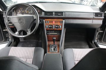 Mercedes E 320 - 10