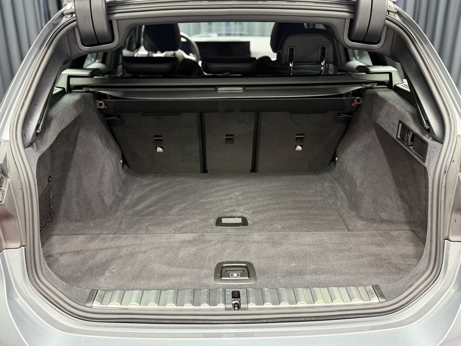 Fahrzeugabbildung BMW 330i Touring M Sport|HIFI|WIDESCREEN|KAMERA|NAV