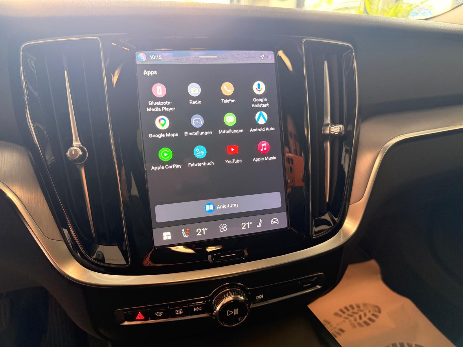 Fahrzeugabbildung Volvo V60 Kombi Core/ 1.HAND/SCHECKHEFT/8.FACH BEREIFT