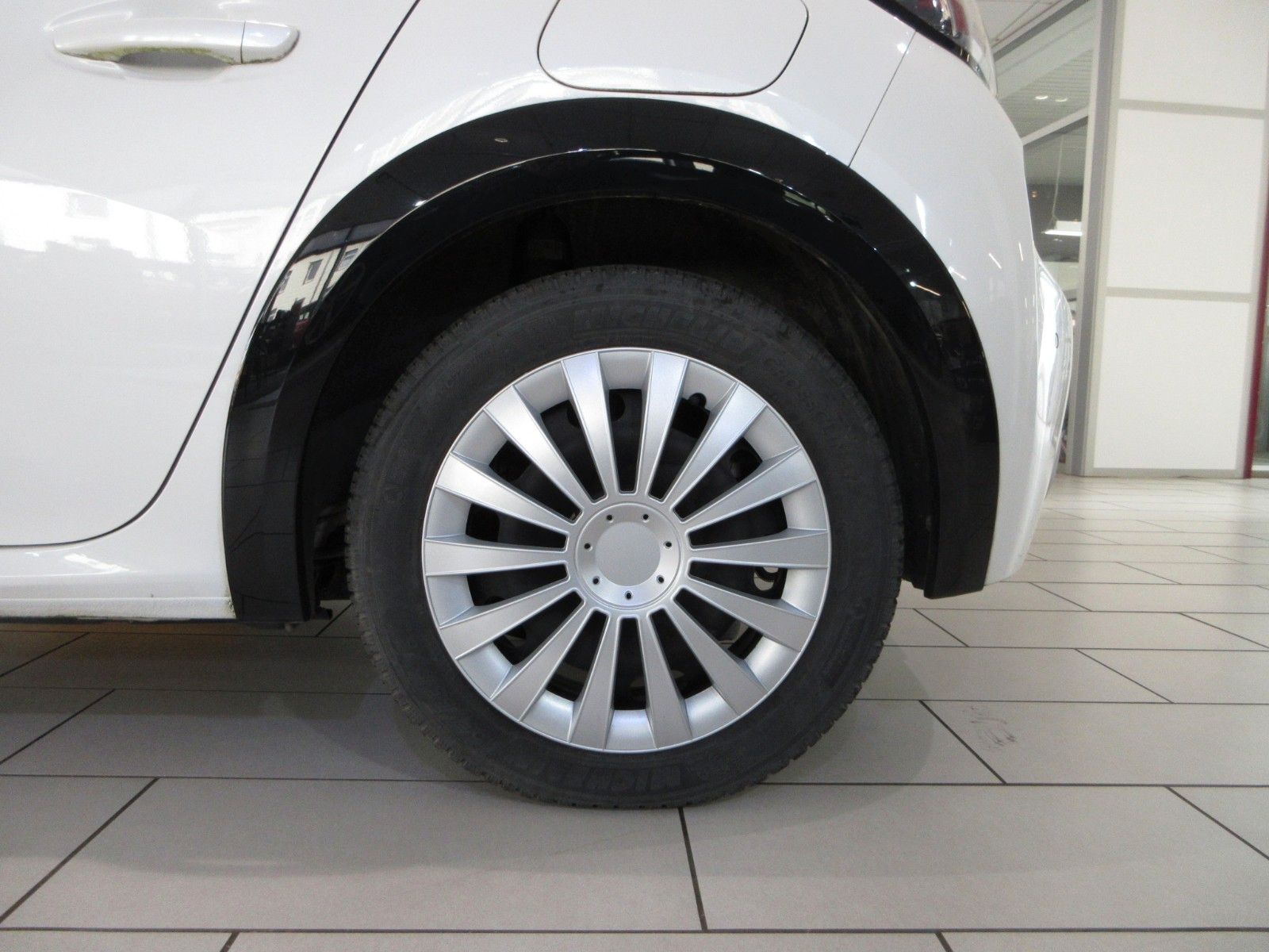 Fahrzeugabbildung Peugeot e-208 Active LED/PDC/TEMPOMAT