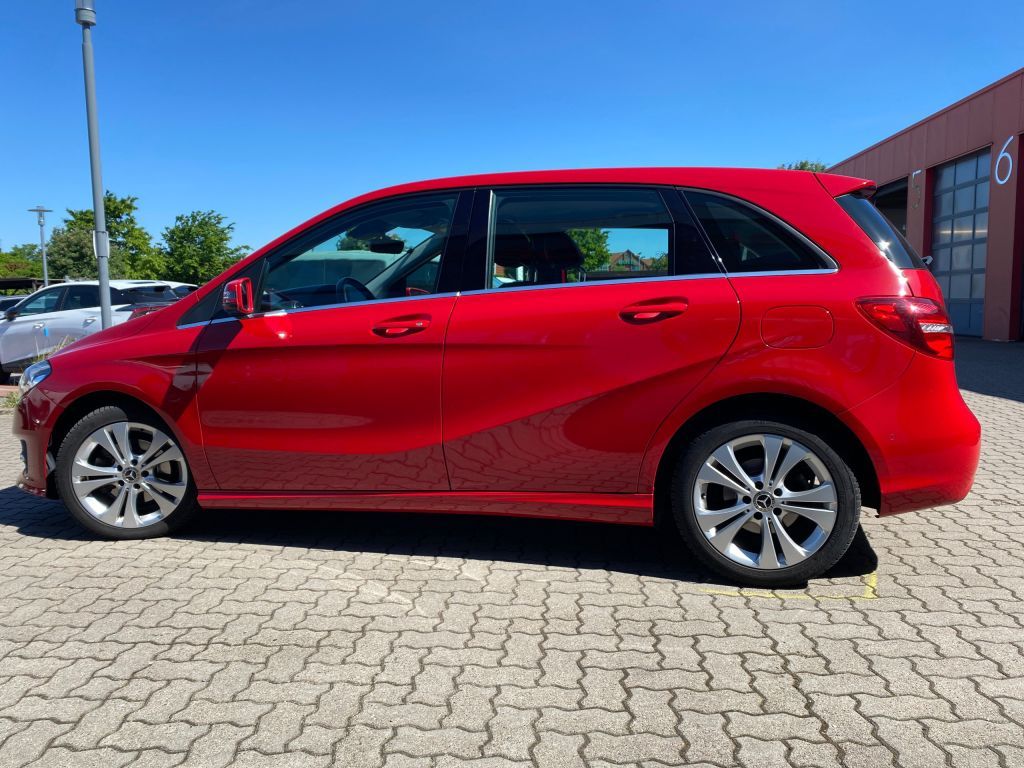 Fahrzeugabbildung Mercedes-Benz B 180 7G-DCT Urban *Navi*Sitzheizung*Automatik*