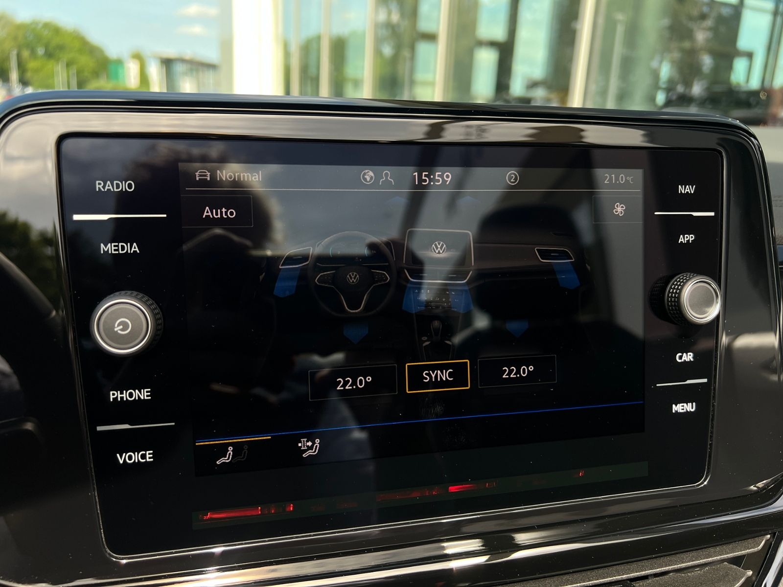 Fahrzeugabbildung Volkswagen T-Roc Cabriolet   R-Line 1.5 TSI DSG *AHK, Black