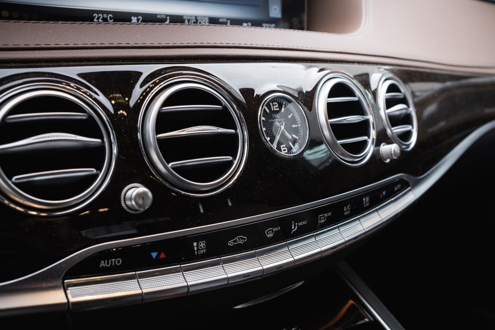 Fahrzeugabbildung Mercedes-Benz S 560 S  Maybach 4Matic-Park-Paket-Burmester