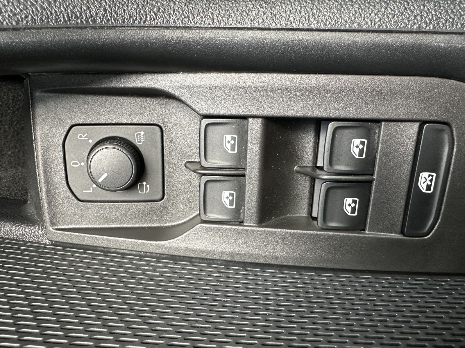 Fahrzeugabbildung SKODA Octavia Combi Scout 2.0 TDI DSG 4x4 NAV+LED+AHK