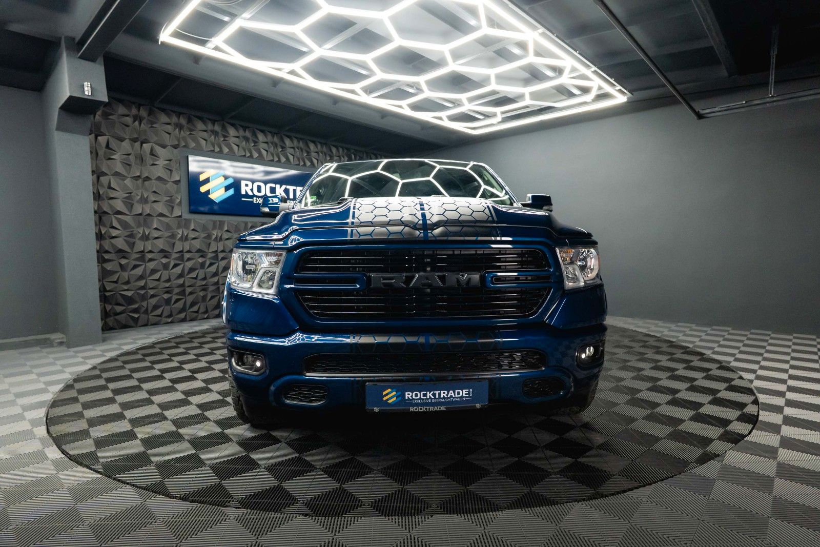 Fahrzeugabbildung Dodge RAM 5.7 V8 HEMI 4x4 OFFROAD Night-Paket *LED*