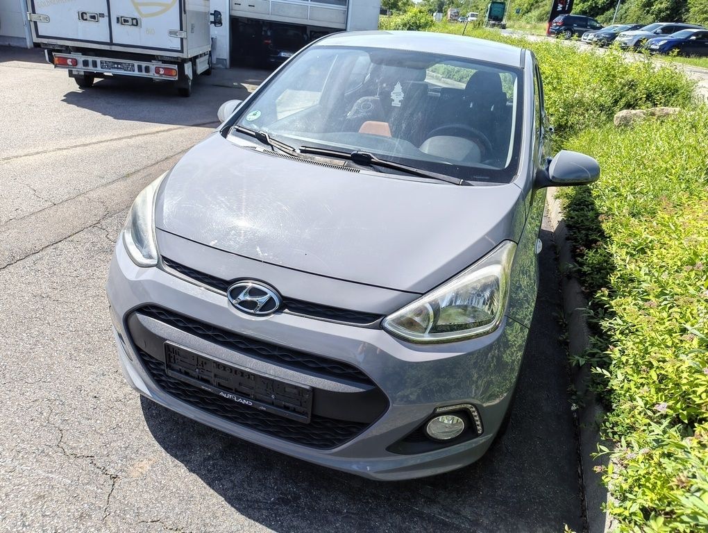 Fahrzeugabbildung Hyundai i10 1.2 FIFA World Cup Edition MOTORSCHADEN