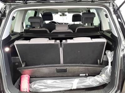 Touran 2.0 TDI DSG HIGHLINE 7-SITZER LED+AHK+ACC
