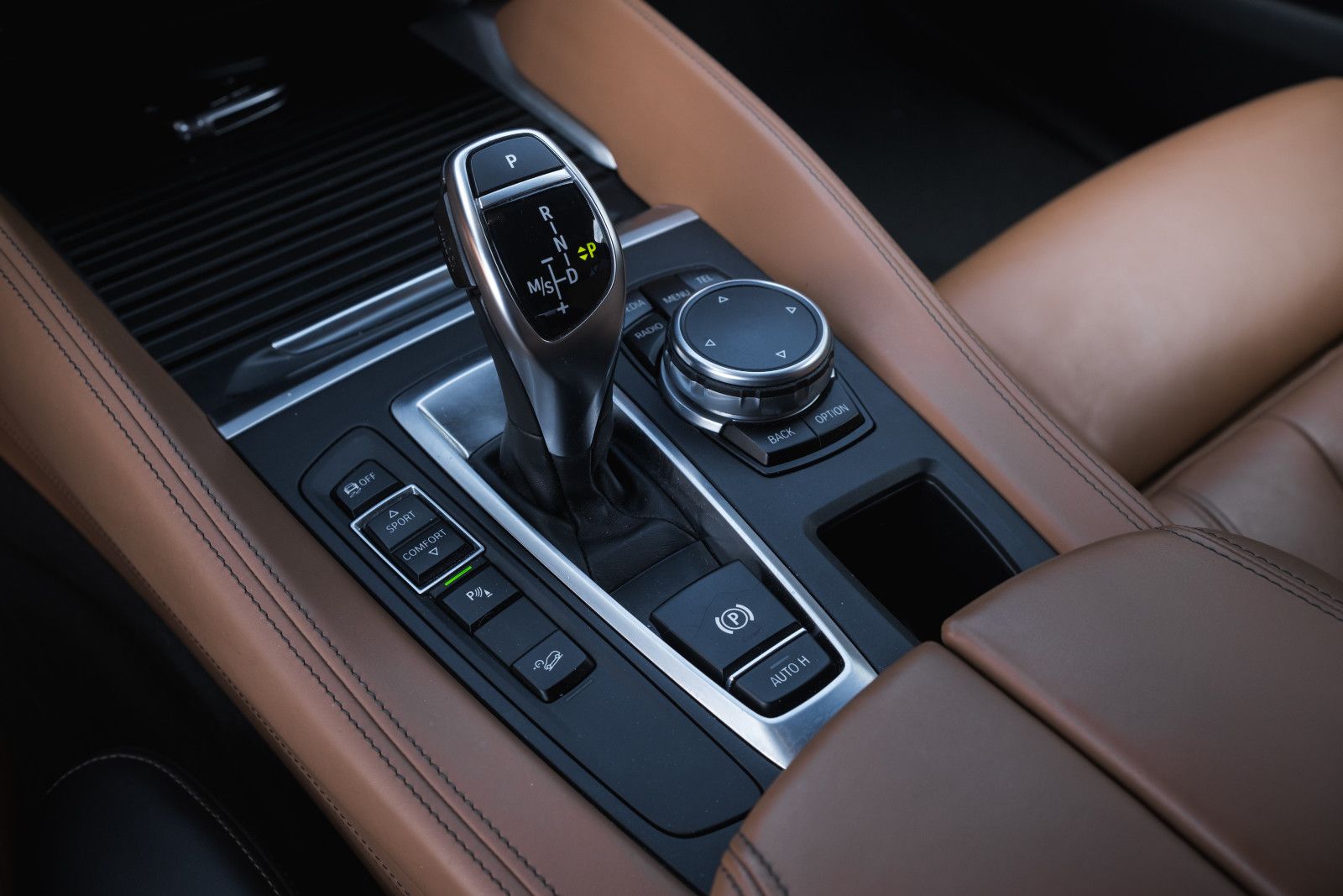 Fahrzeugabbildung BMW X6 xDrive 40 d - Nappa - HUD - AHK - InnoPaket