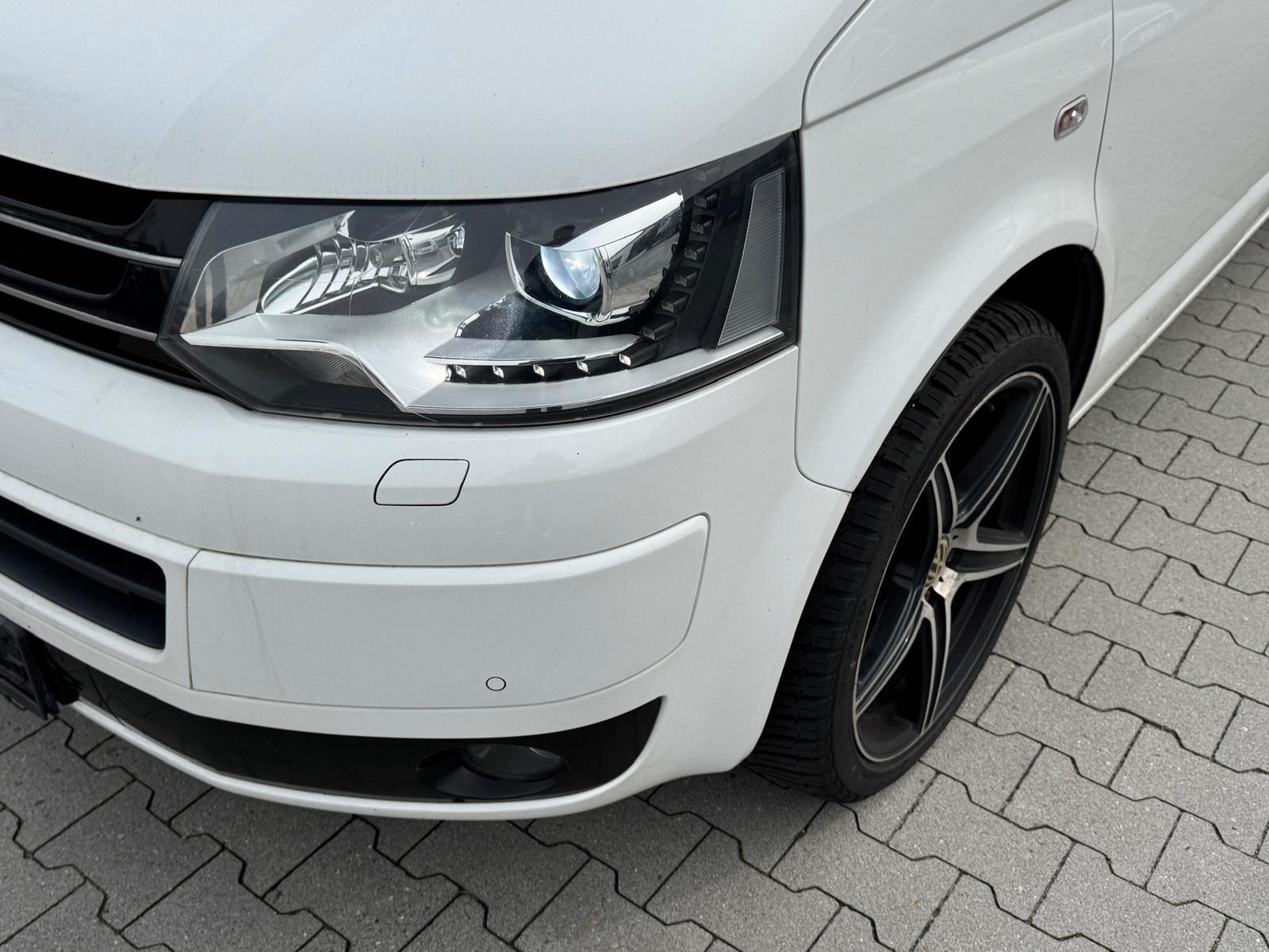 Volkswagen T5 Multivan Edition 25 2.0 TDI 179 ch BVA / 7 places / Alcantara / Toit panoramique / Chauffage auxiliaire