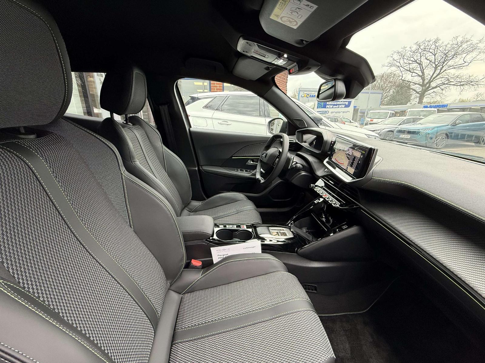 Peugeot 2008 Hybrid 145 GT