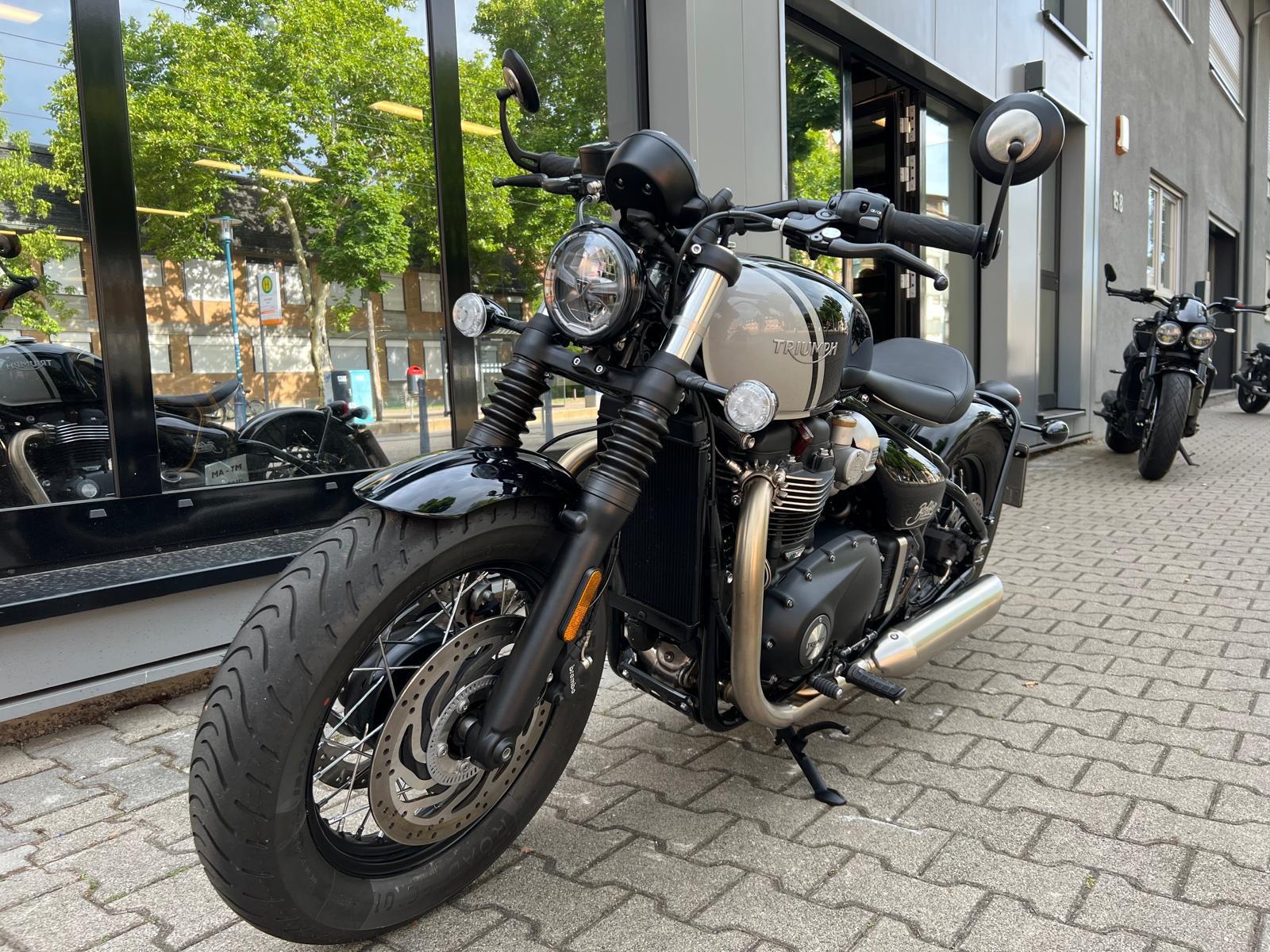 Triumph Bonneville BOBBER * 2025 *