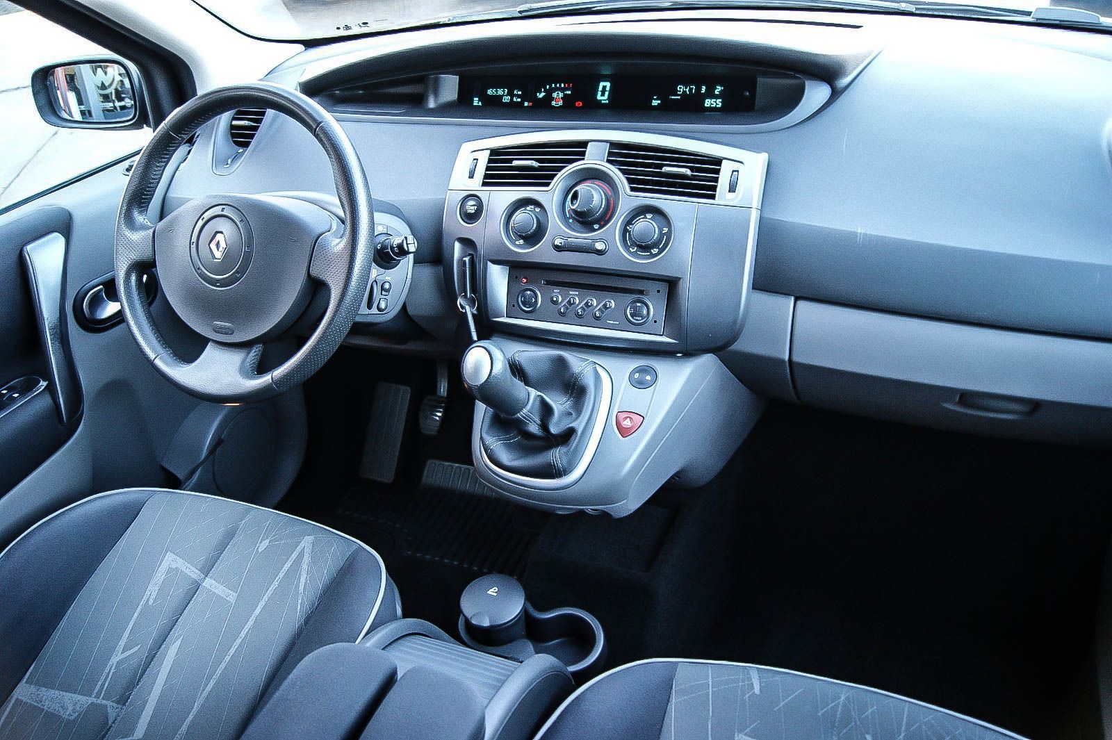 Fahrzeugabbildung Renault Scenic II 1.6i Dynamique Confort Klima