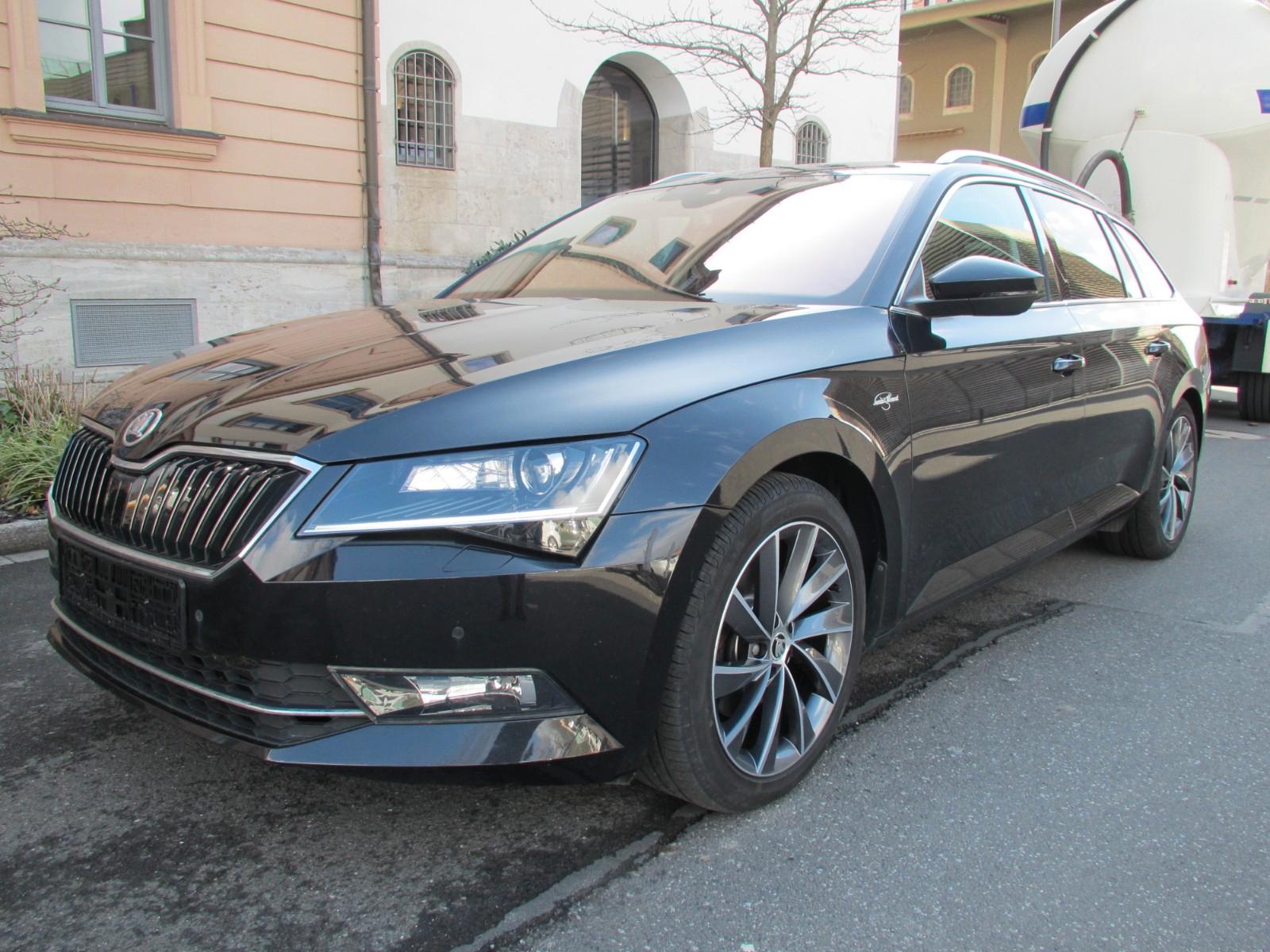 Skoda Superb Combi L&K Leder Panorama Xenon Kamera