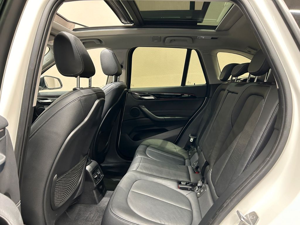 BMW X1 xDrive20d Sport Line Autom. *PANO*AHK*LED*