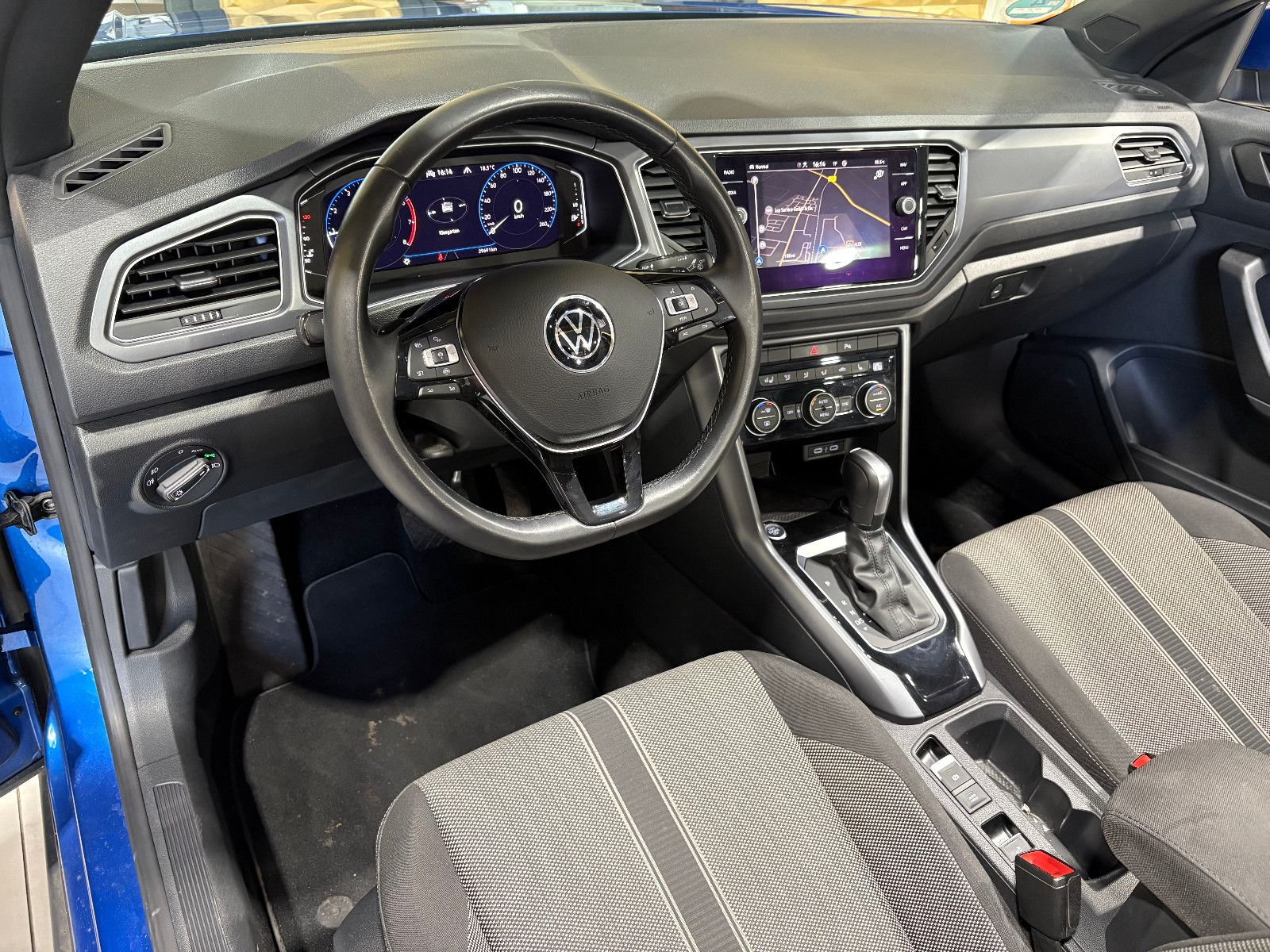Fahrzeugabbildung Volkswagen T-Roc Cabriolet TSI/APPLE/PDC/ACC/NAVI/SHZ/TOTWI