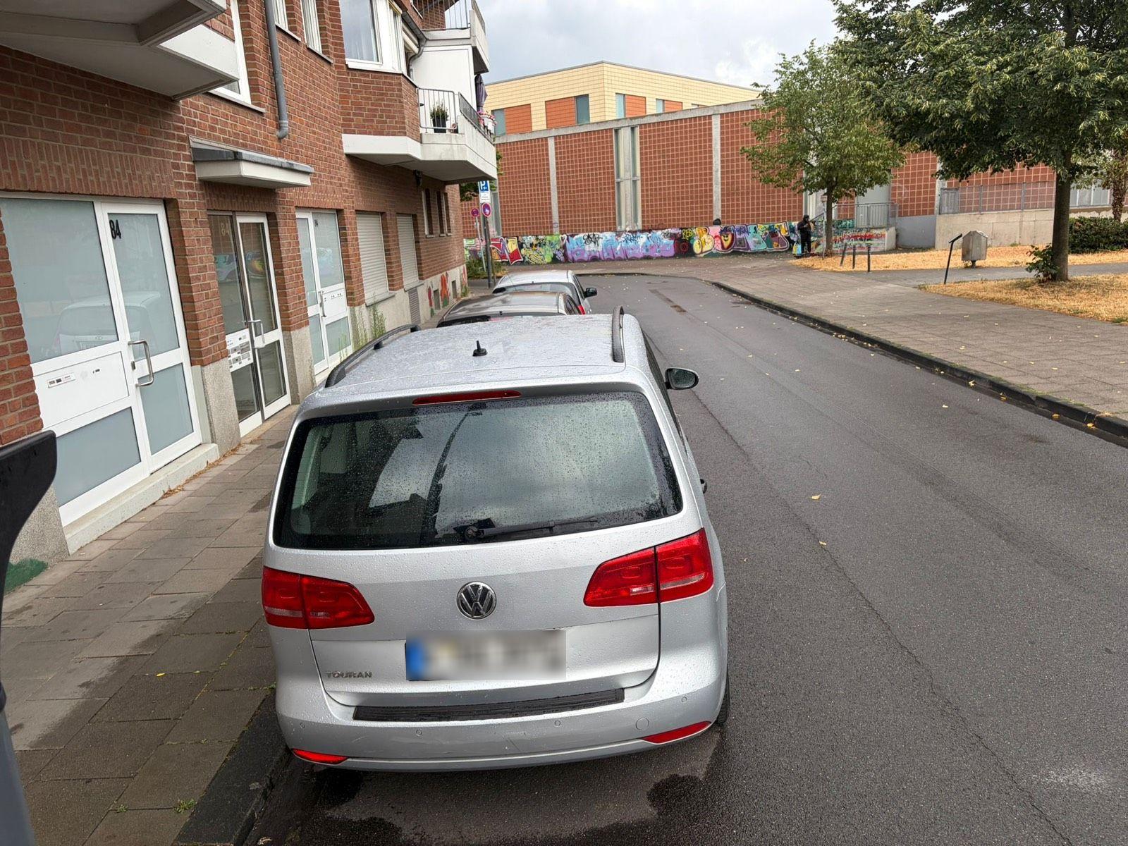 Volkswagen Touran 2011 — rear view