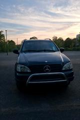 Mercedes-Benz Mercedes Benz ML 320 - Mercedes-Benz ML 320 mit Benzin-Antrieb