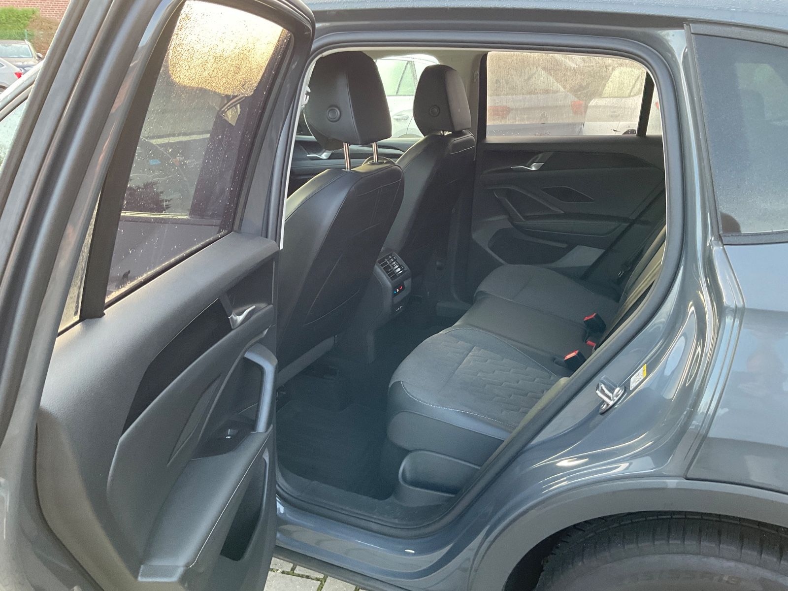 Fahrzeugabbildung Volkswagen Tiguan 1.5 eTSI DSG Life,Kamera,ACC,LED,Navi