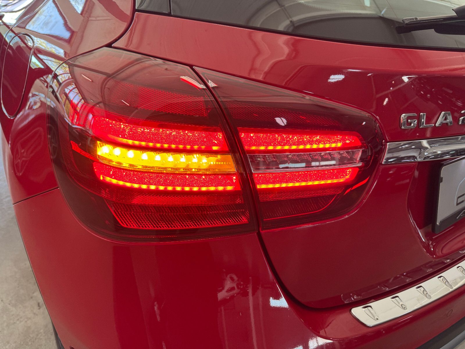 Fahrzeugabbildung Mercedes-Benz GLA 200 7G-DCT SPORTPAKET URBAN NAVI LED KAMERA