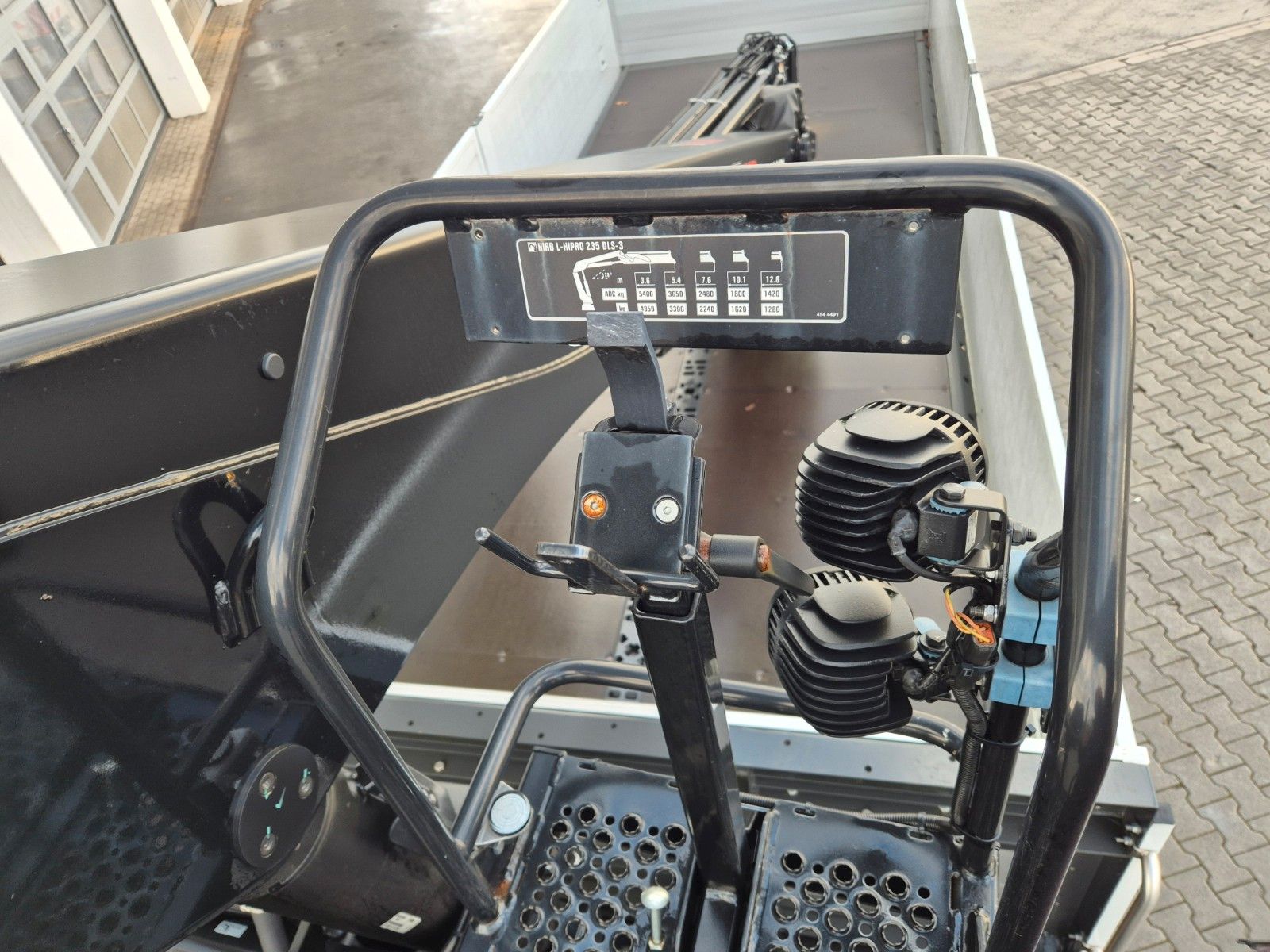 Fahrzeugabbildung Mercedes-Benz Actros 2545 L 6x2 Hiab L-HIPRO 235 DLS-3