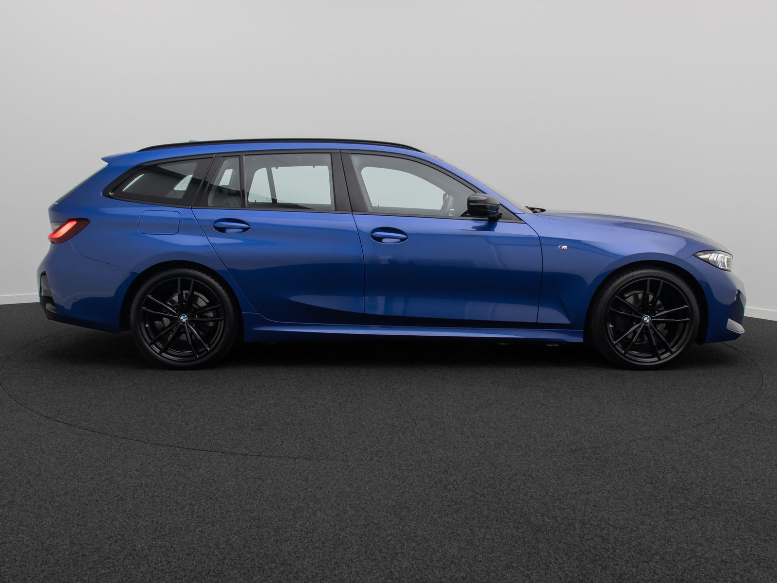 Fahrzeugabbildung BMW 320i M Sport DAB Kamera AHK Panorama HUD 19Zoll