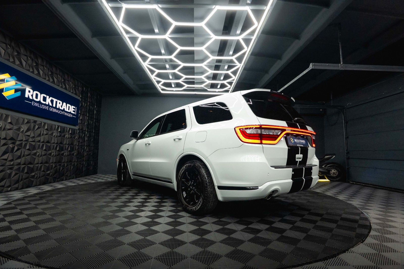 Fahrzeugabbildung Dodge Durango 5.7 V8 R/T SRT 4x4 Night-Paket Modell 22