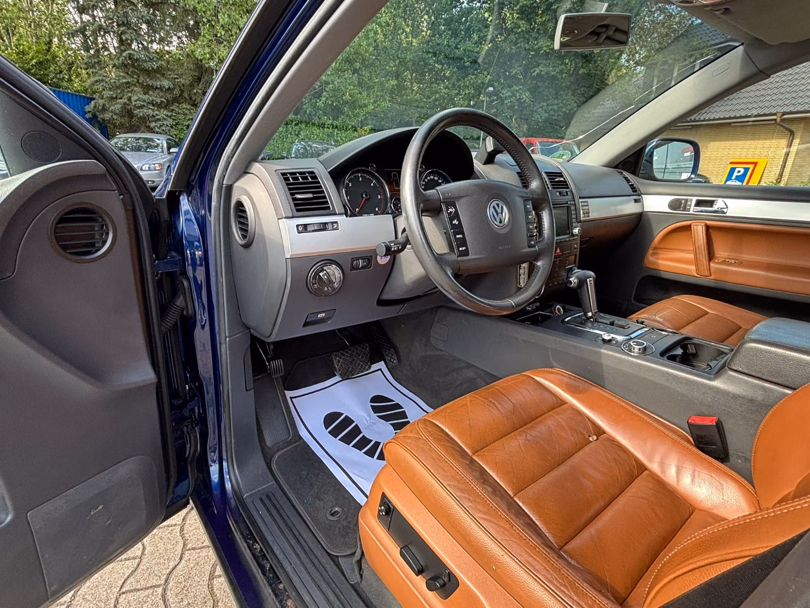 Volkswagen Touareg 2004 — photo 9