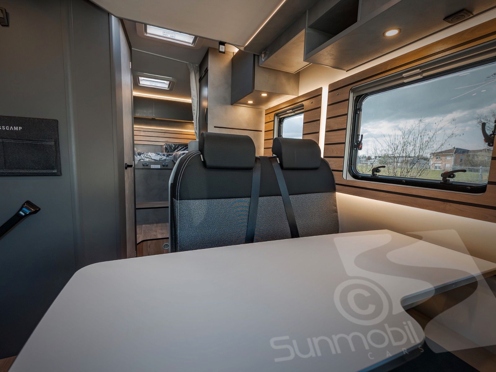 Fahrzeugabbildung Crosscamp EXPDN 7.0 E Peugeot Automatik