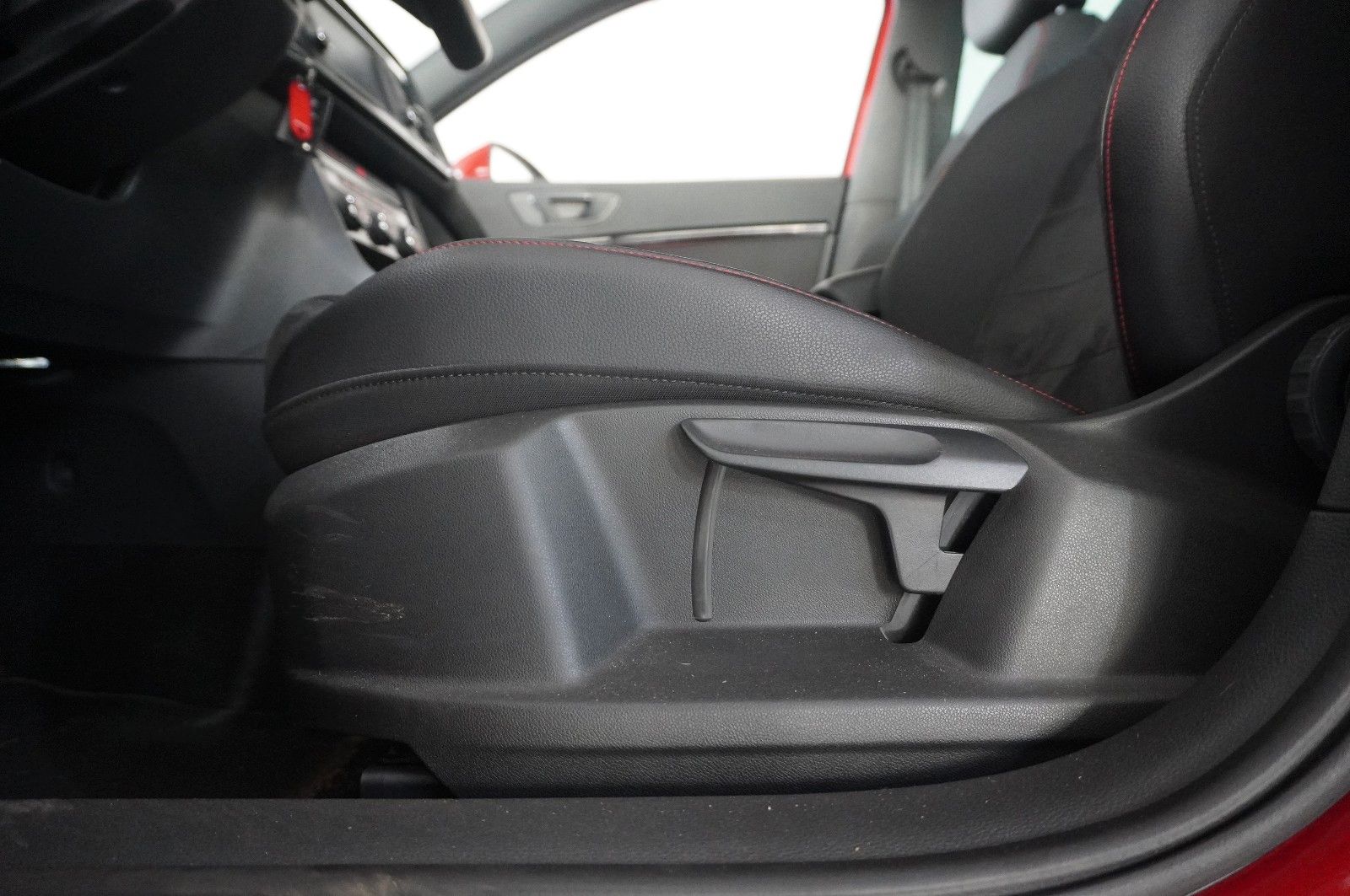 Fahrzeugabbildung SEAT Ateca .1.5 TSI FR SPORT DSG NAVI/LED/KAMERA/AHK