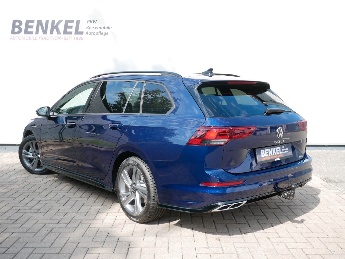 Fahrzeugabbildung Volkswagen Golf VIII Variant 1.5 eTSI R-Line AHK LED RFK