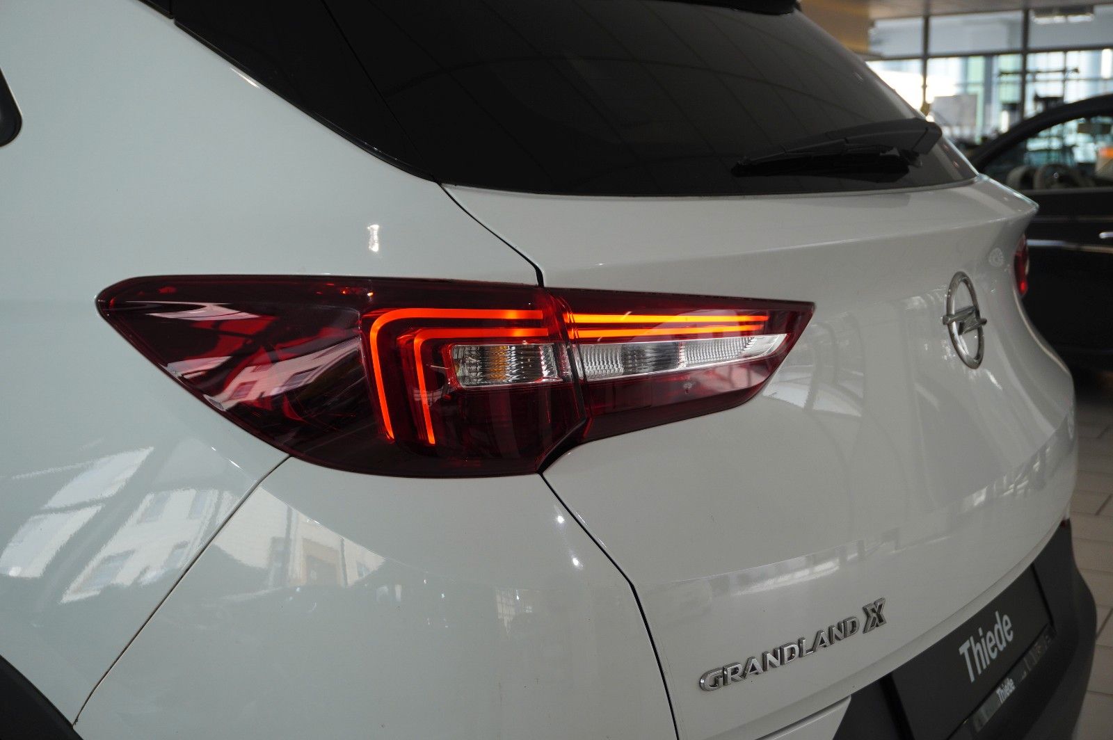 Fahrzeugabbildung Opel Grandland 1.5D ELEGANCE NAVI/LED/KAMERA/SPORT/SH