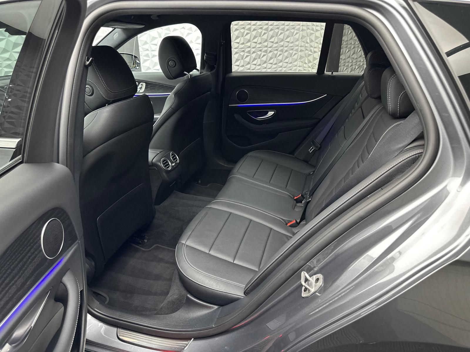 Fahrzeugabbildung Mercedes-Benz E220d AMG/MBUX/MEMORY/360°/LED/AMBIENTE/DAB/ILS+