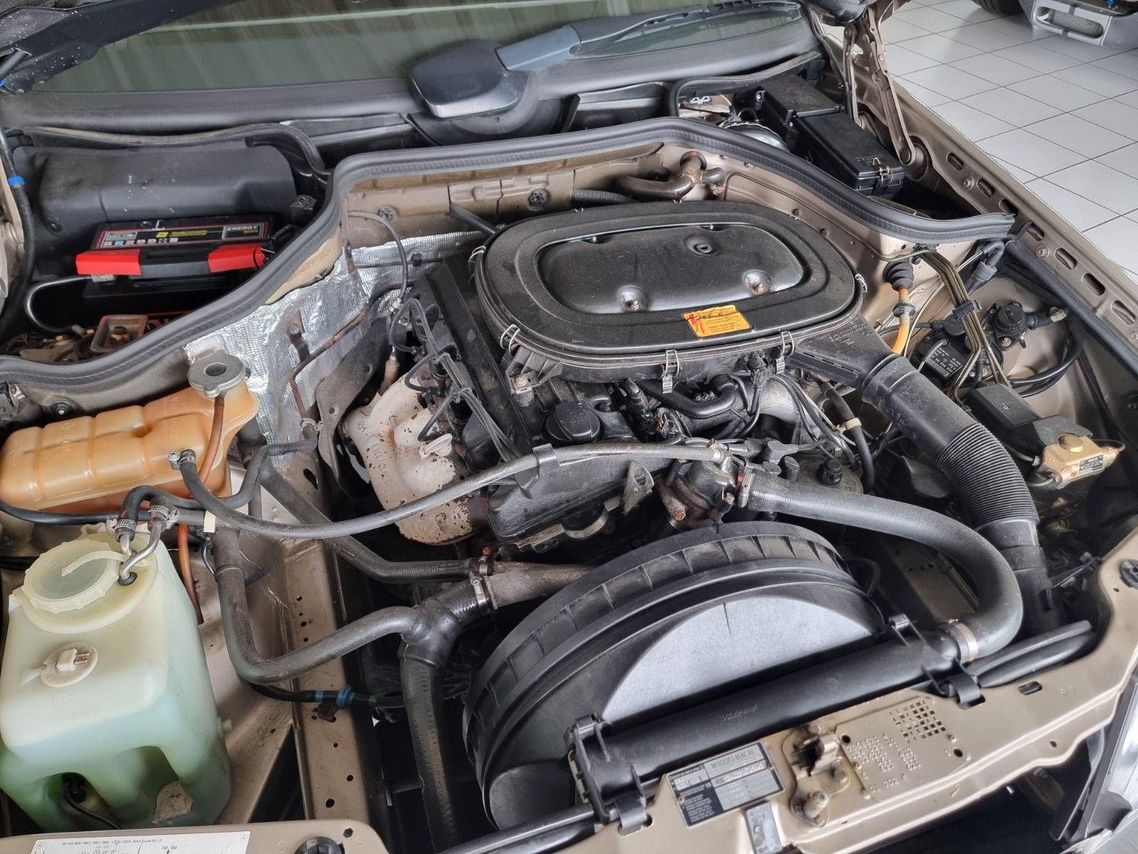 Fahrzeugabbildung Mercedes-Benz 230 E/Schiebedach/AHK/H-Zul./Sehr schöner Zust.