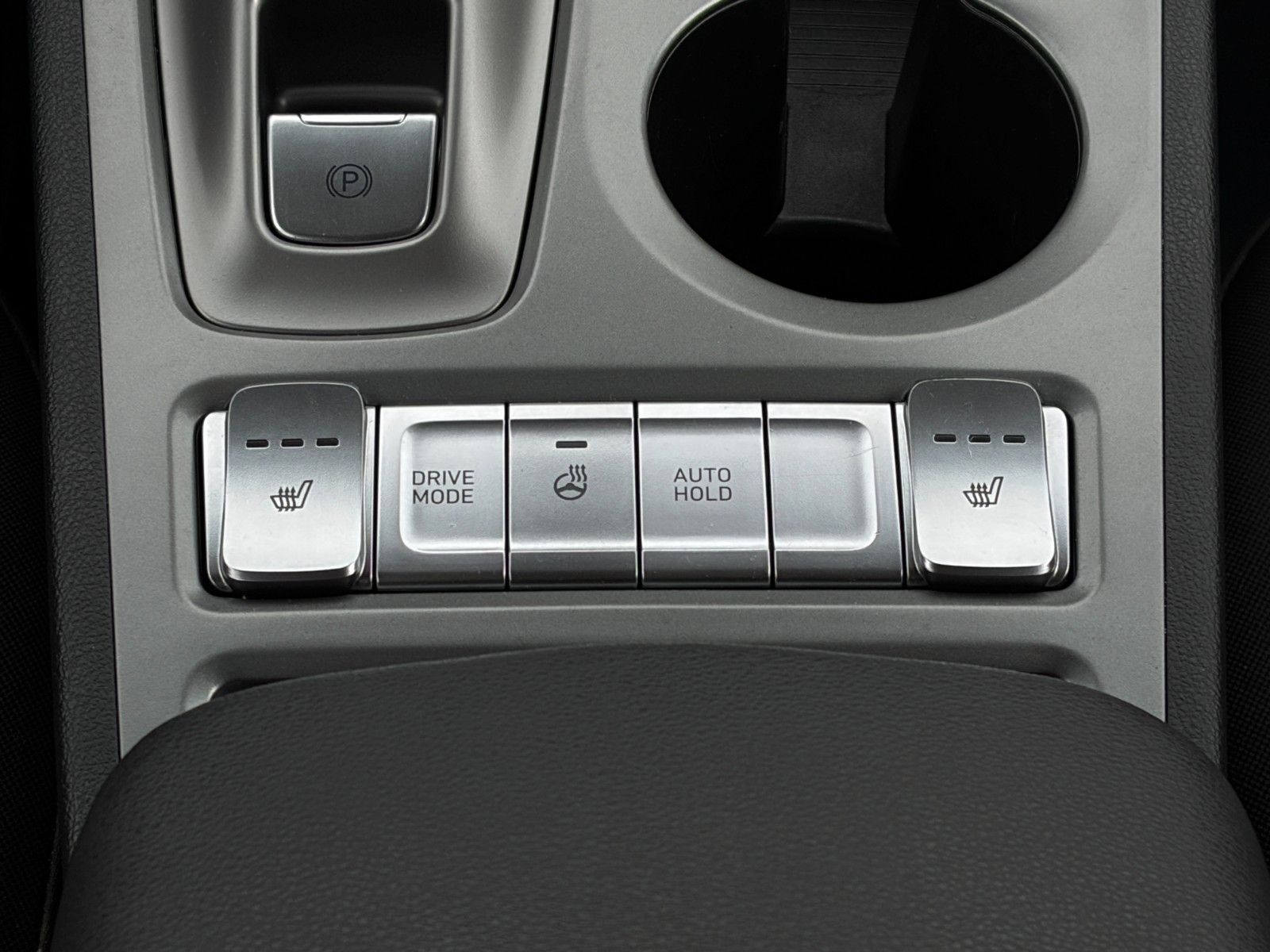 Fahrzeugabbildung Hyundai KONA E Select SHZ LHZ ACC PDC LFA LKA CAM CarPl.
