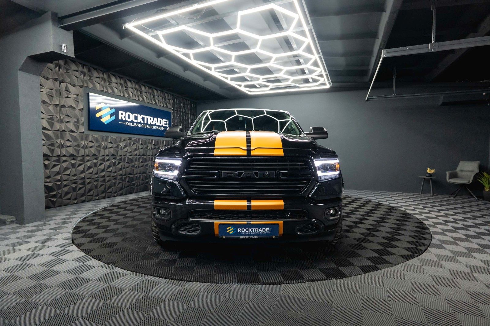Fahrzeugabbildung Dodge RAM 5.7 V8 HEMI 4x4 OFFROAD Night-Paket *LED*19%