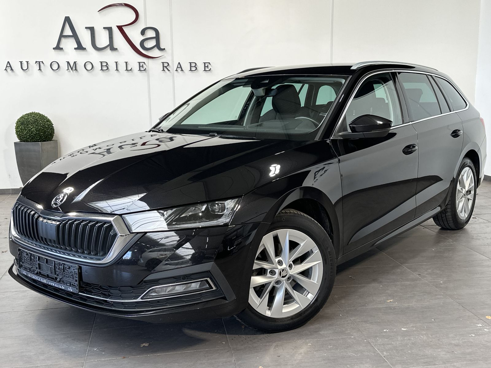 Fahrzeugabbildung SKODA Octavia Combi 2.0 TDI DSG Style NAV+LED+HEAD-UP
