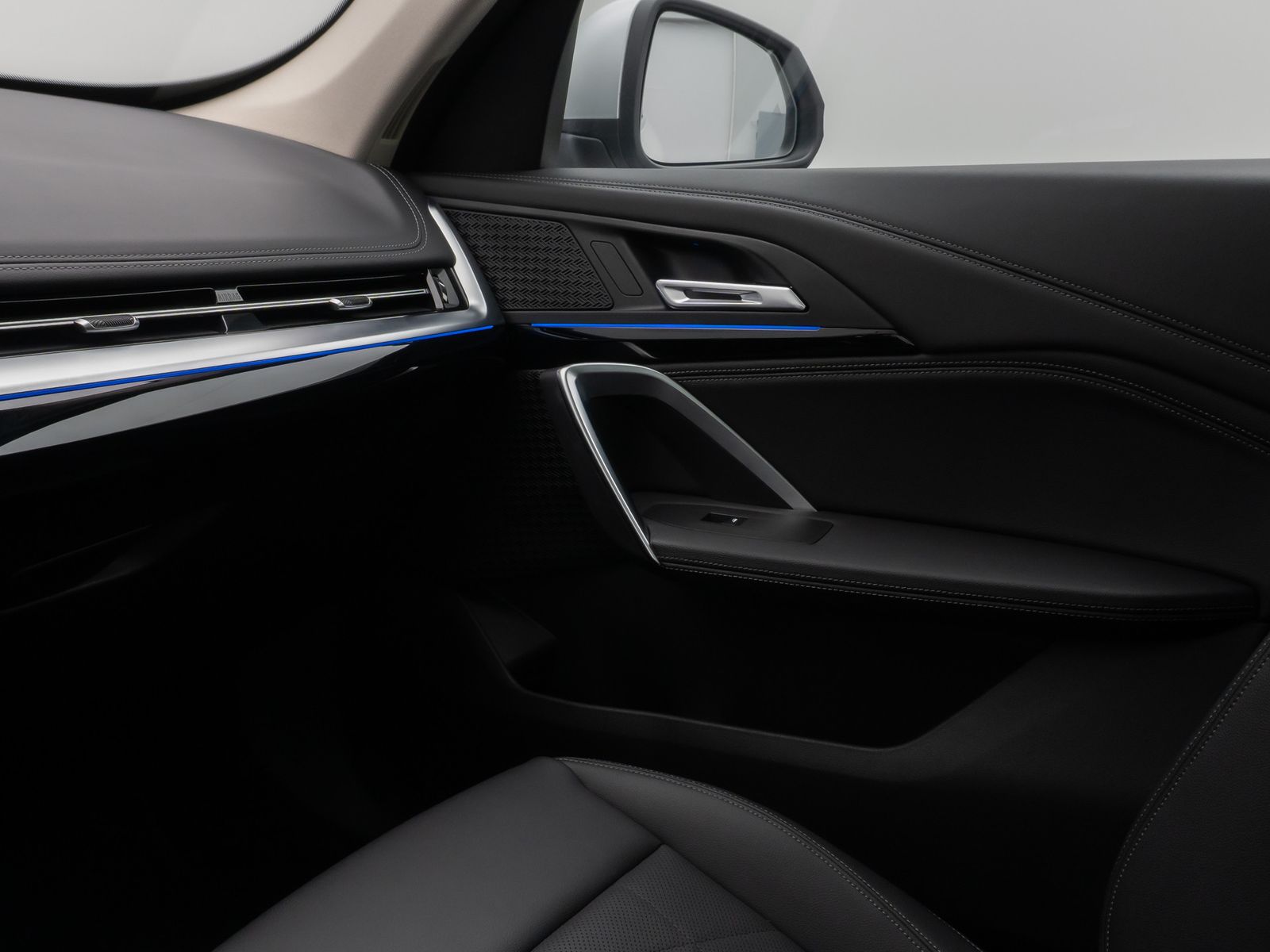 Fahrzeugabbildung BMW X1 xD20d xLine 360°Panorama HUD DAB Komfort AHK