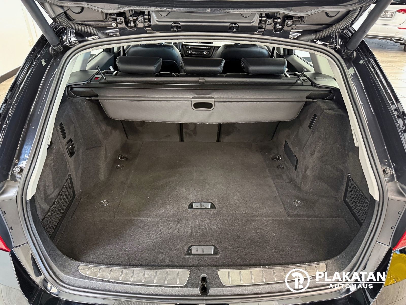 Fahrzeugabbildung BMW 318d Touring Leder Navi Bi-Xenon