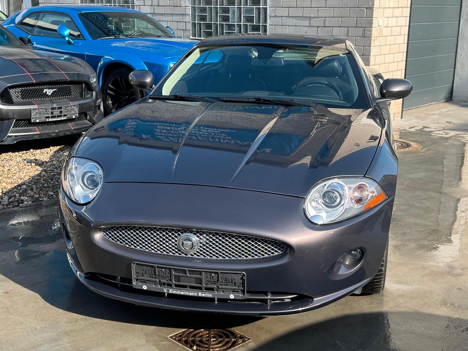 Jaguar XK 4.2L V8 Coupé