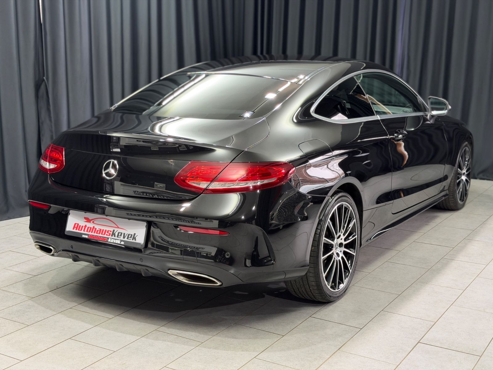 Fahrzeugabbildung Mercedes-Benz C250 Coupe|AMG-LINE|19 ZOLL|ILS-LED|NAVI|AUTOMAT