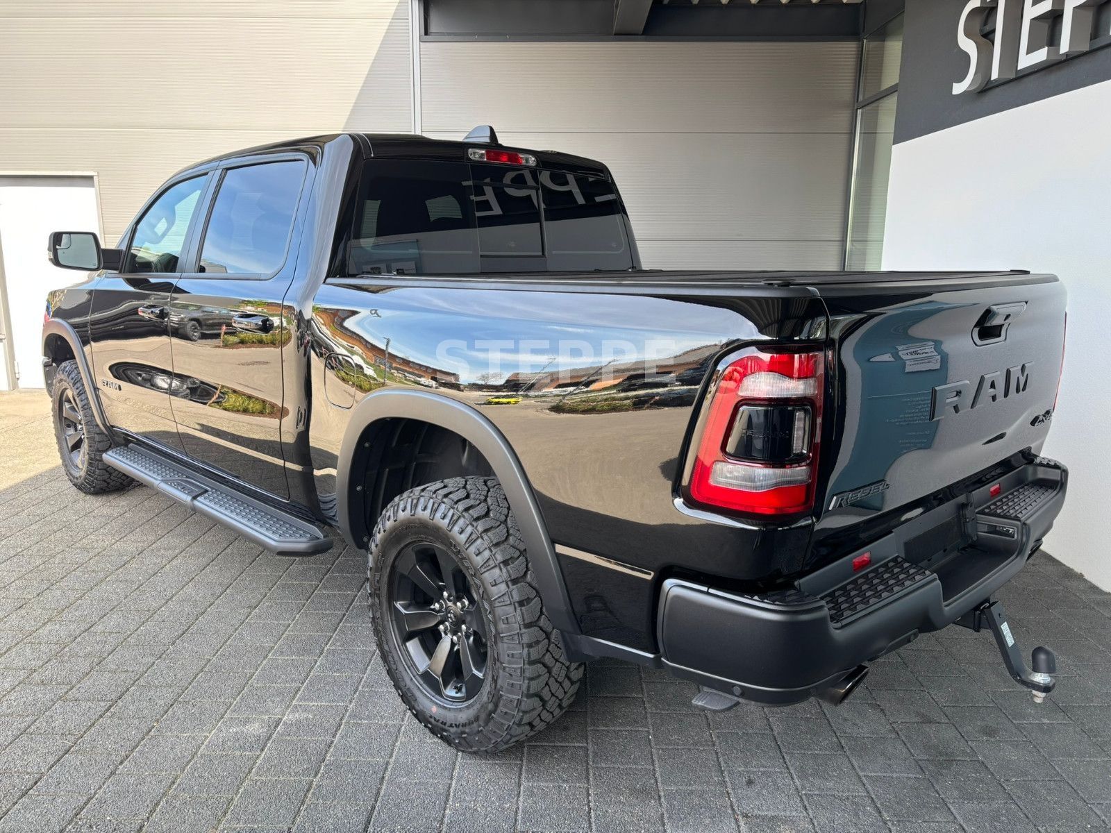 Dodge RAM 1500 REBEL 5,7V8 NIGHT ACC, Luftfed,AHK,360°