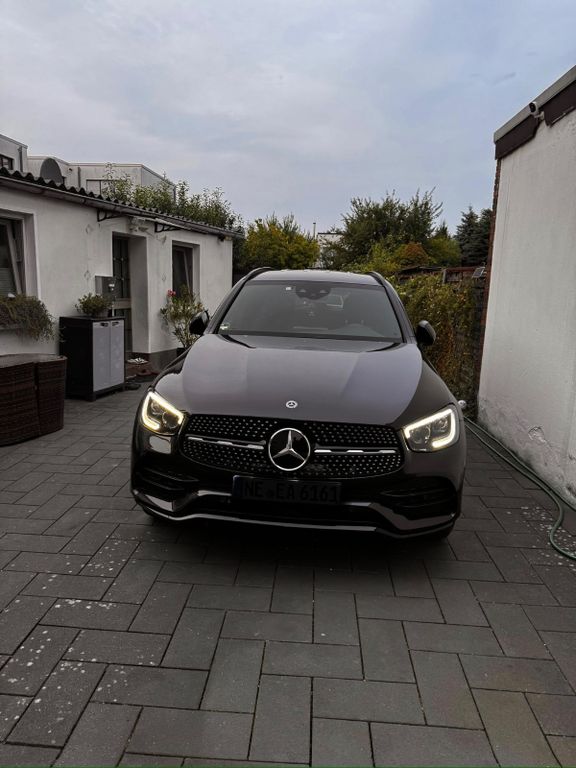 Image of Mercedes-Benz GLC 300