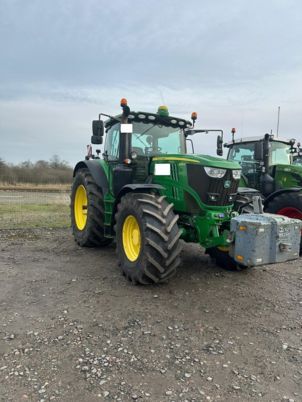 John Deere 6215 R