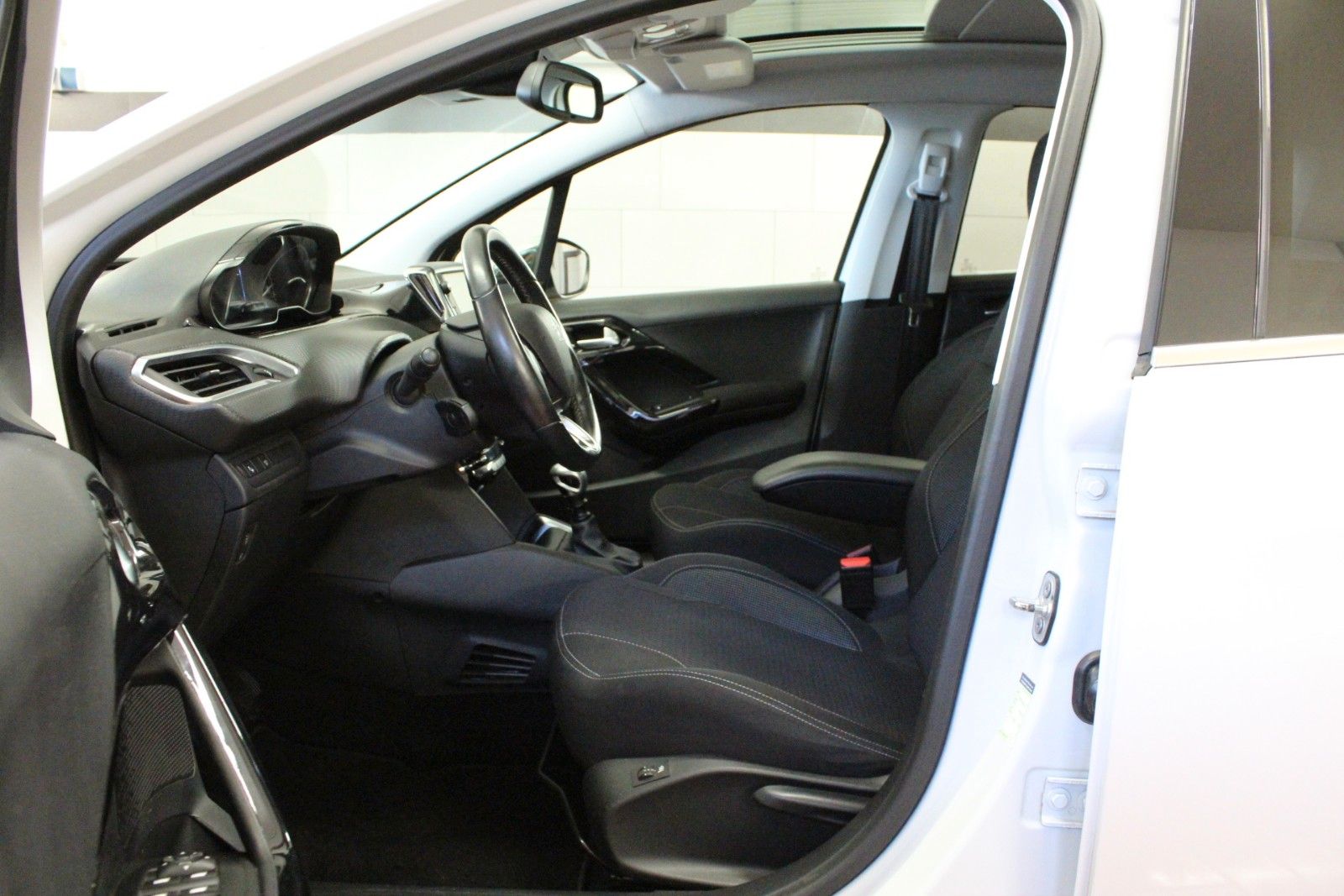 Fahrzeugabbildung Peugeot 208 PureTech 110 Edition Panoramadach*Sitzheizun