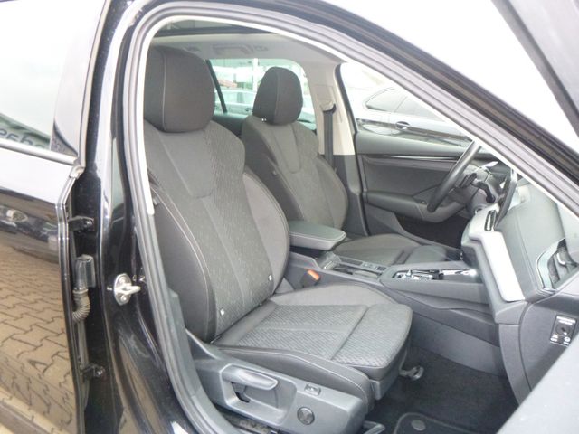 Fahrzeugabbildung Skoda Octavia Combi 2.0 TDI, Clever>AUT/AHK/PANO/ACC<