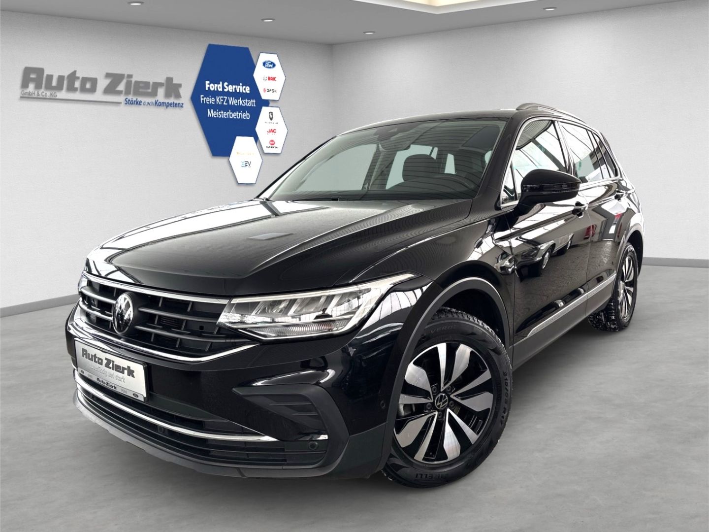 Volkswagen Tiguan - 1
