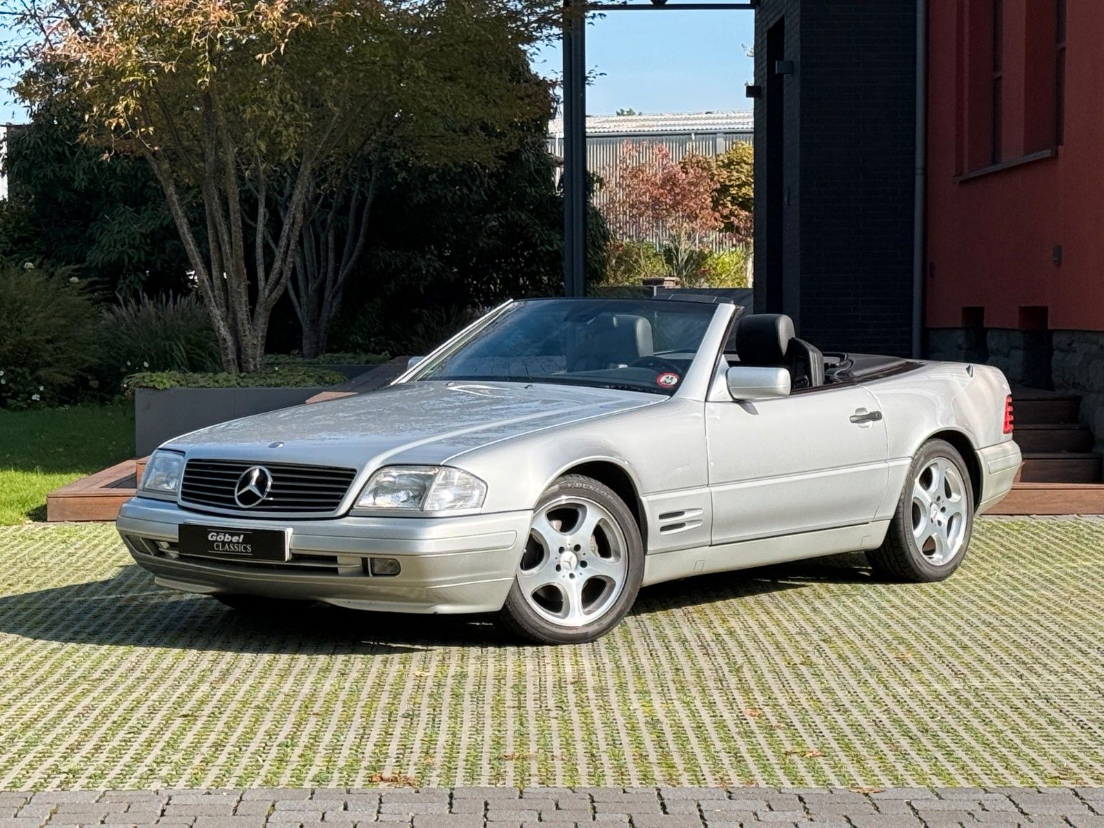 Fahrzeugabbildung Mercedes-Benz SL 280